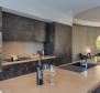 Wunderschöne Villa mit Tennisplätzen in Juršići, Svetvinčenat, zu verkaufen - foto 7