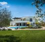 Wunderschöne Villa mit Tennisplätzen in Juršići, Svetvinčenat, zu verkaufen - foto 57