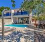 Villa mitoyenne avec piscine à Fazana, à 250 m de la mer, à vendre - pic 4