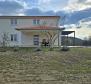 Új villa Cerovje-ban úszómedencével és két építési telekkel eladó - pic 7