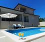 Villa à vendre dans la région de Labin, avec une vue magnifique sur la mer - pic 2
