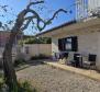 Haus mit 4 Wohnungen in Umag, 200 m vom Meer entfernt, zu verkaufen - foto 8