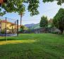 Lenyűgöző villa Ičićiben, Opatijától 600 méterre a tengertől, eladó - pic 16