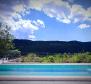 Villa medencével Motovun eldugott helyén, egy nagy területen, eladó - pic 3