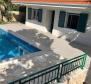 Une alternative parfaite à l'intimité sur l'île - magnifique villa en bord de mer sur la péninsule de Pag sur le continent - pic 13
