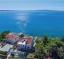 Une alternative parfaite à l'intimité sur l'île - magnifique villa en bord de mer sur la péninsule de Pag sur le continent - pic 3