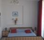 Super mini-hôtel à seulement 50 mètres de la mer sur Ciovo, près de la célèbre ville de Trogir - pic 13