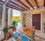 Belle propriété touristique avec 8 appartements en bord de mer à Hvar, à vendre - pic 10