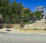 Maison d'hôtes de 5 appartements en première ligne de mer dans la région de Sibenik, à vendre - pic 4