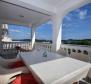Maison d'hôtes de 5 appartements en première ligne de mer dans la région de Sibenik, à vendre - pic 23