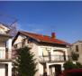 Vendégház 4 apartmannal Čiovo-n, 200 méterre a tengertől, eladó - pic 3