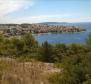 Pozemek 300 metrů od břehu na kopci s nádherným výhledem na moře, Čiovo, Chorvatsko 