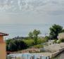 Bel appartement avec terrasse et place de garage offrant une vue fantastique sur la mer, piscine, à Opatija, à vendre - pic 2