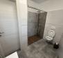 Moderne Wohnung in einem Komplex mit Gemeinschaftspool 60m vom Meer in Smokvica, zu verkaufen - foto 7