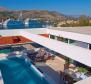Современная вилла в стиле HI-TECH с бассейном всего в 60 метрах от моря в Дубровнике / Лапад! - фото 13
