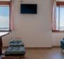 Egyedi, 2 hálószobás apartman Rovinjban, az első sorban a tengerhez, tengerre néző hozzáféréssel, eladó - pic 9