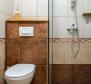Egyedi, 2 hálószobás apartman Rovinjban, az első sorban a tengerhez, tengerre néző hozzáféréssel, eladó - pic 25