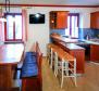Appartement avec 2 chambres à Rovinj, en première ligne de la mer avec accès direct à la mer, à vendre - pic 7