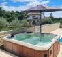 Villa de luxe avec piscine dans la région de Poreč, Kastelir, à vendre - pic 28