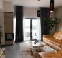 Új, modern tervezésű villa Rogoznicában, 50 méterre a tengertől, eladó - pic 14
