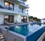 Új, modern tervezésű villa Rogoznicában, 50 méterre a tengertől, eladó - pic 12