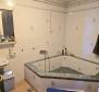 Terasszal és tengerre néző kilátással rendelkező apartman eladó Mali Losinjban - pic 12