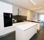 Appartement exclusif de 2 chambres, à 50 m de la mer à Lovran, à vendre - pic 5