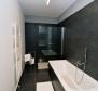 Appartement exclusif de 2 chambres, à 50 m de la mer à Lovran, à vendre - pic 12