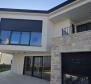 Modern, kellemes dizájnnal rendelkező villa Porec környékén, eladó - pic 6