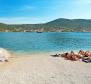 Terrain à bâtir à Vinišće, à 40 mètres de la mer, avec projet de villa moderne, à vendre - pic 13