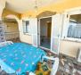 Maison avec 4 appartements près du centre de Novi Vinodolski, à vendre - pic 32