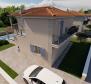 Villa au charme méditerranéen avec vue sur la mer à Liznjan, à vendre - pic 12