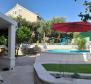 Belle villa sur Čiovo, Trogir, avec piscine, à seulement 200 m de la mer, à vendre - pic 9