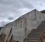Egyedülálló 1. vonali villa a Brač szigeten, első sor a tengerhez, hatalmas, 32 000 m²-es területen eladó - pic 12