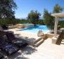 Fascinating villa in Sutivan area of the island of Brac with land plot of 11450 m2, very large land plot for real estate in Croatia! - pic 9