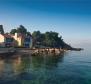 Уникальная недвижимость с двумя бассейнами на первой линии моря в Супетаре, остров Брач - фото 3