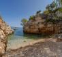 Gyönyörű vízparti birtok egy kis szigeten Split közelében, 8414 m2-en - teljesen elszigetelt félsziget a tiéd lesz, kikötőhellyel egy hajónak! - pic 5