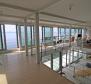 Потрясающая вилла на берегу моря в Риеке с панорамным остеклением - фото 10