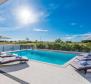 Fantastická moderní vila v oblasti Privlaka s SPA oázou, jacuzzi a bazénem - pic 3