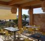 Ízlésesen felújított tengerparti épület stílusos étteremmel és három apartmannal a Ciovo-n - pic 2