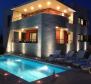 Rare villa moderne à Zadar avec vue sur la mer et piscine, à 120 mètres de la mer seulement - pic 2