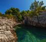 Magnifique domaine en bord de mer sur une petite île près de Split sur 8414 m2 - péninsule complètement isolée sera à vous, avec un emplacement pour un bateau ! - pic 23
