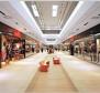 Grand centre commercial à vendre dans la région de Rijeka, offre unique - pic 3