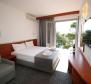 Szép első vonalbeli szálloda 45 szobával (121 ágy) Korculán eladó első vonalban a tengerhez, bérelhető is - pic 6