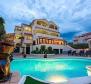 Krásný mini-hotel ve Vodicích s bazénem pro 5 ubytovacích jednotek, výhled na moře, Šibenik 