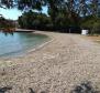 Außergewöhnliches Gebäude direkt am Wasser auf Peljesac neben einem wunderschönen Strand, auf 12.500 m². Landfläche (1,2 ha) - foto 2