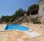 Villa avec piscine et vue mer panoramique, dans un endroit attrayant à seulement 250 mètres de la mer ! - pic 3