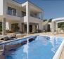 New villa with pool and panoramic sea view! 
