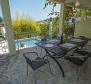 Schöne Villa zum Verkauf in Sutivan auf Brac, mit drei Wohnungen - foto 7
