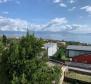 Duplex-apartman fantasztikus kilátással a tengerre és földterülettel Kostrenában - pic 3